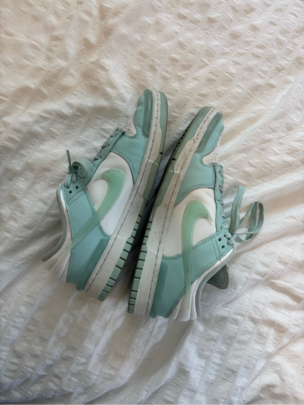 Nike Low-Top Sneakers in Mint & White